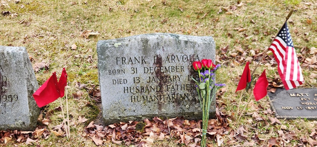 picture of the grave of Frank Arvola